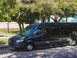 Athens: Private Minibus Transfer Between Airport and Piraeus Cruise Port